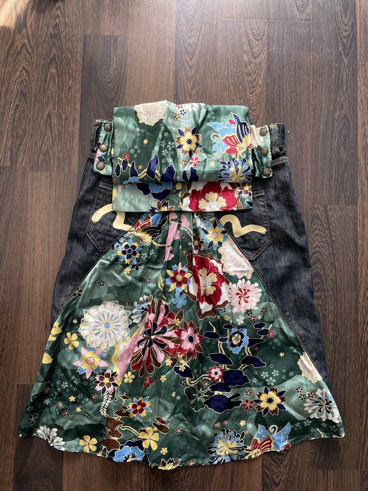Evisu Vintage Evisu Genes 00s Denim Skirt Rare Size 30" / US 8 / IT 44 - 1 Thumbnail