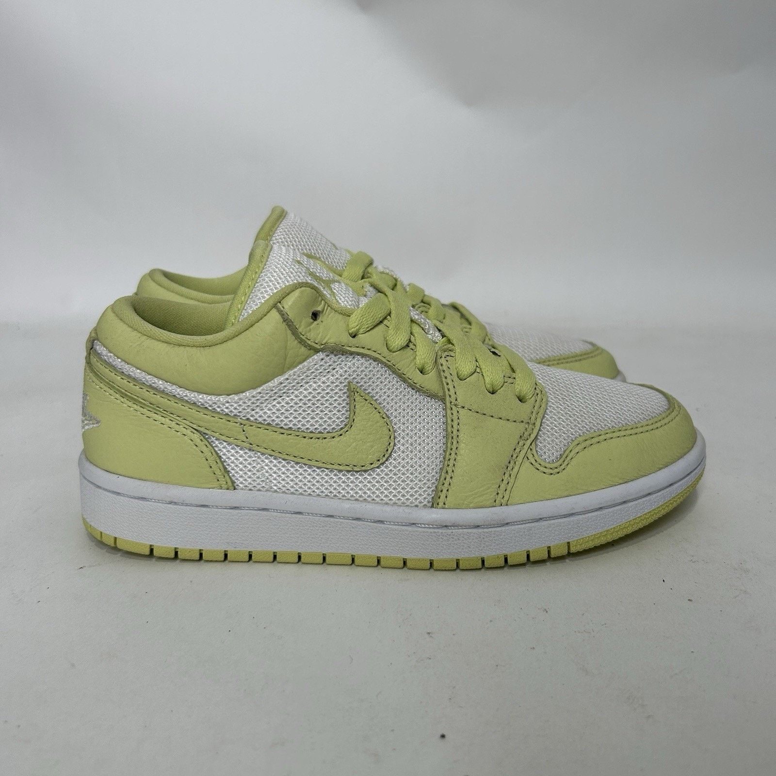 Jordan Brand Nike Air Jordan 1 Low SE WMNS “Limelight/White Light Green” Size US 6 / IT 36 - 4 Thumbnail