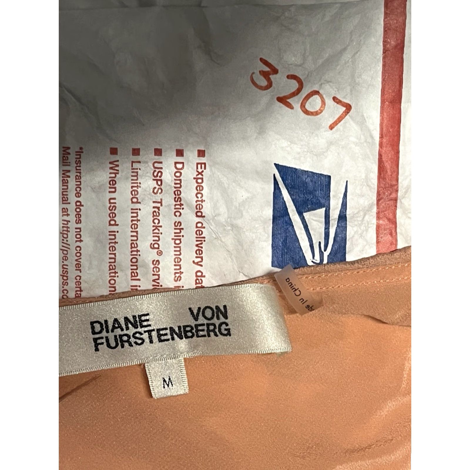 Diane von Furstenberg Diane von Furstenberg Silk Blouse Short Sleeve Button Front Women Medium Salmon Blouse Designer Regular Fit Size M / US 6-8 / IT 42-44 - 8 Thumbnail
