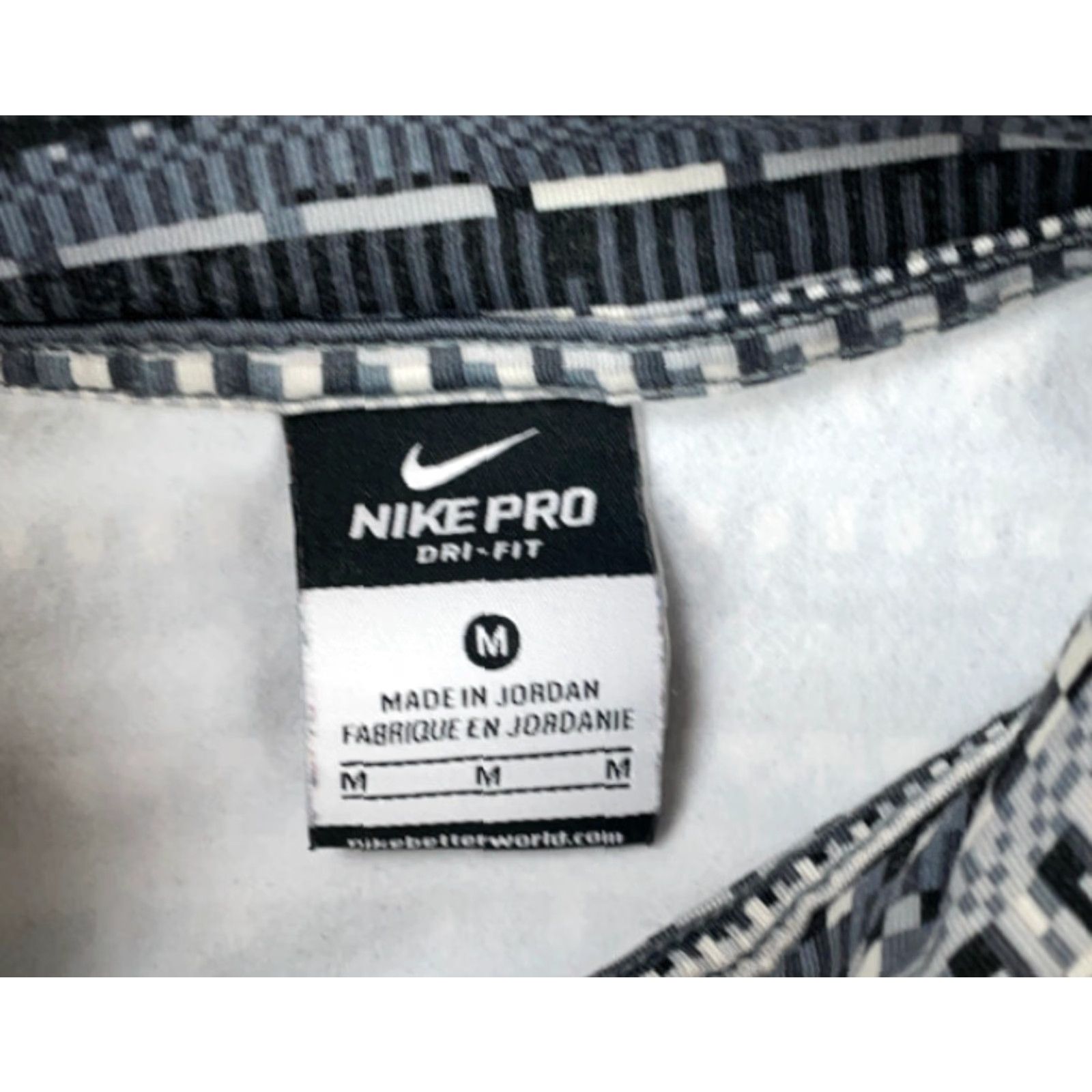 Nike VINTAGE Nike 8-Bit Gray White 1/2-Zip Pullover Dri-Fit Pullover Top Shirt Hyperwarm M Womens Regular Gray Geometric Print 8-Bit Nike Shirt Size M / US 6-8 / IT 42-44 - 4 Thumbnail