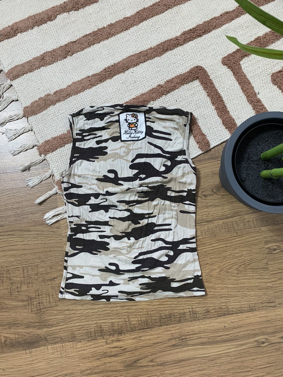 Iceberg VINTAGE ICEBERG HELLO KITTY CAMO TANK TOP Size S / US 4 / IT 40 - 8 Thumbnail