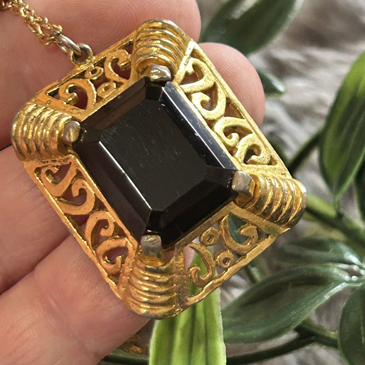 Vintage Vintage emerald cut black glass filigree pendant necklace Size ONE SIZE - 1 Thumbnail