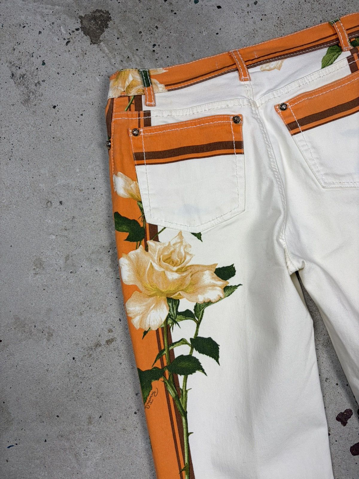Roberto Cavalli Roberto Cavalli 2005 Floral Rose Print Jeans Denim Pants Size 28" / US 6 / IT 42 - 21 Thumbnail