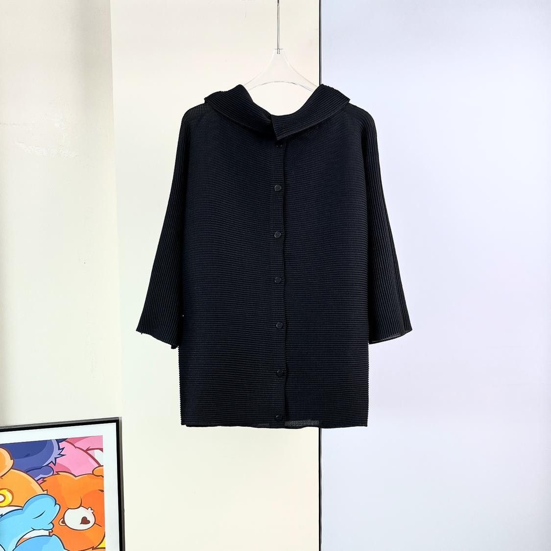 Issey Miyake Issey Miyake me Pleated Button Up Top Size S Size S / US 4 / IT 40 - 1 Thumbnail