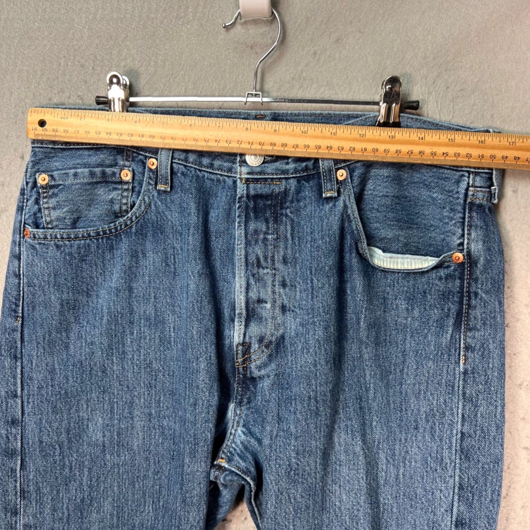 Levi's Levi's 501 Jeans Mens 33x31 Blue Denim Button Fly 100% Cotton Regular Fit Vintage: No Size US 33 - 6 Thumbnail