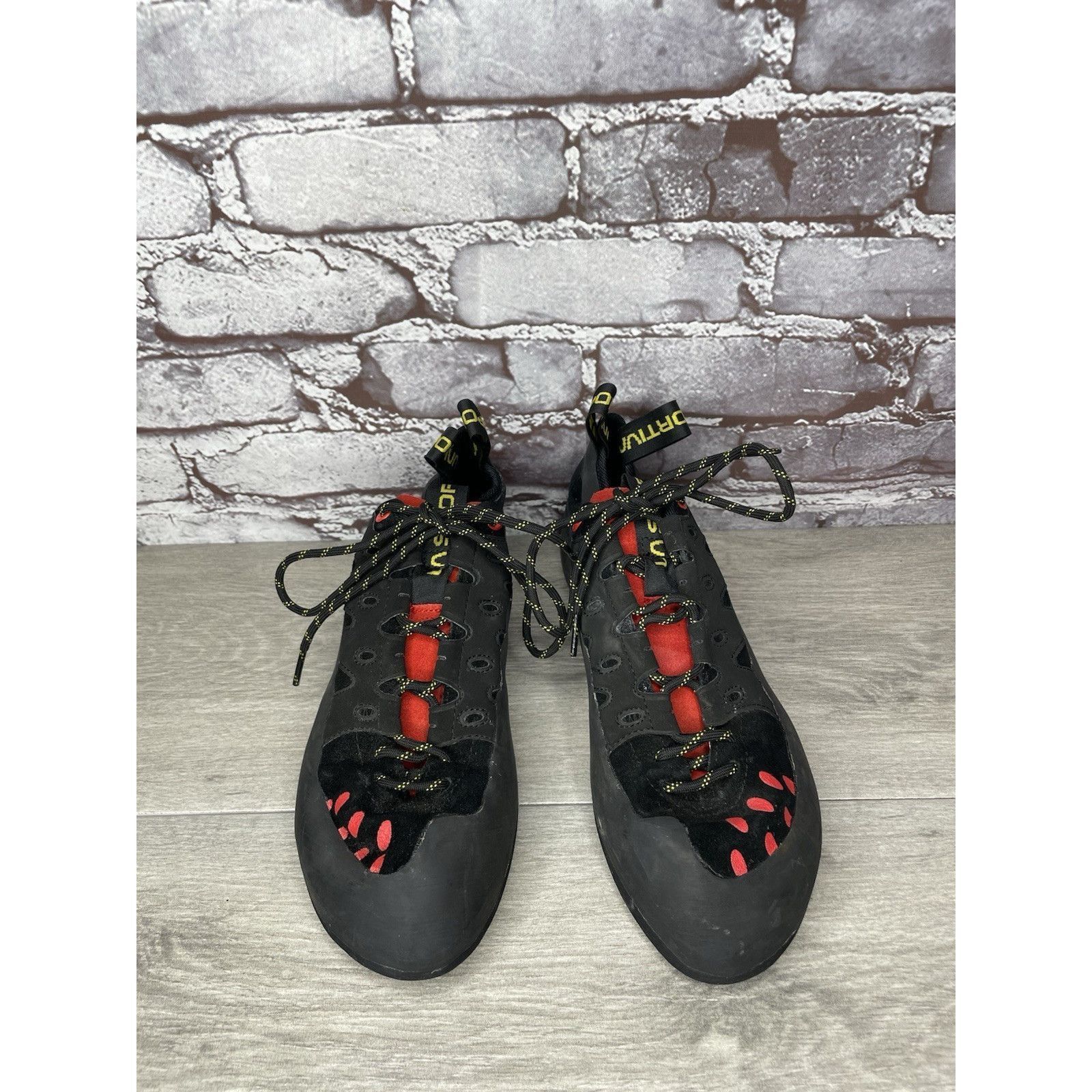 La Sportiva La Sportiva Tarantulace Black Leather Red Rock Climbing Shoe Size US 10.5 / EU 43-44 - 18 Thumbnail