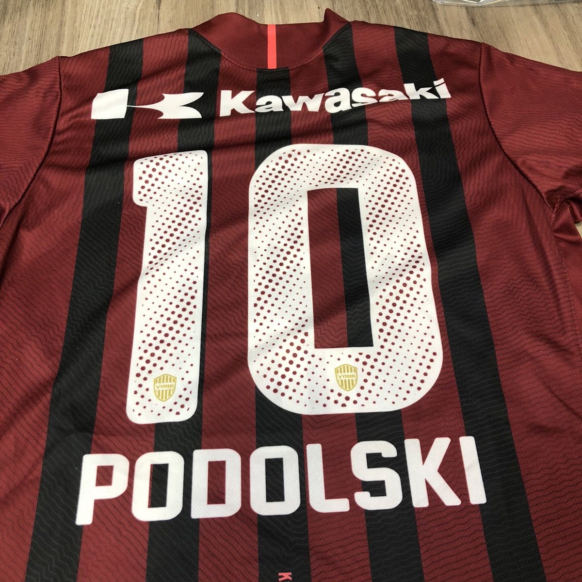 Asics × Japanese Brand Kobe vissel 2017 home shirt #10 Podolski Size US XL / EU 56 / 4 - 5 Thumbnail