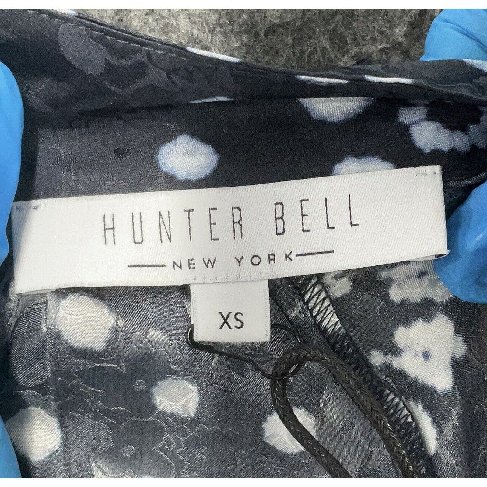 Hunter Bell Hunter Bell Graham Navy House Printed Silk Mockneck Blouse Size XS / US 0-2 / IT 36-38 - 4 Thumbnail