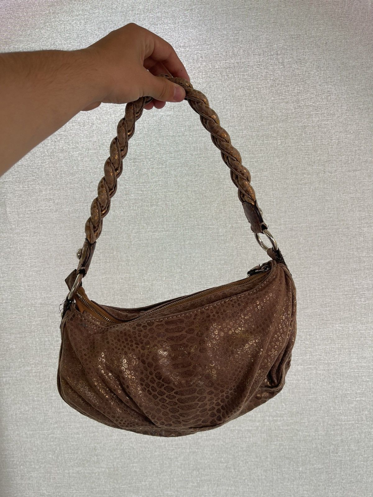 Guess × Japanese Brand × Vintage Rare🔥🔥Vintage monogram GUESS hobo bag Size ONE SIZE - 4 Thumbnail