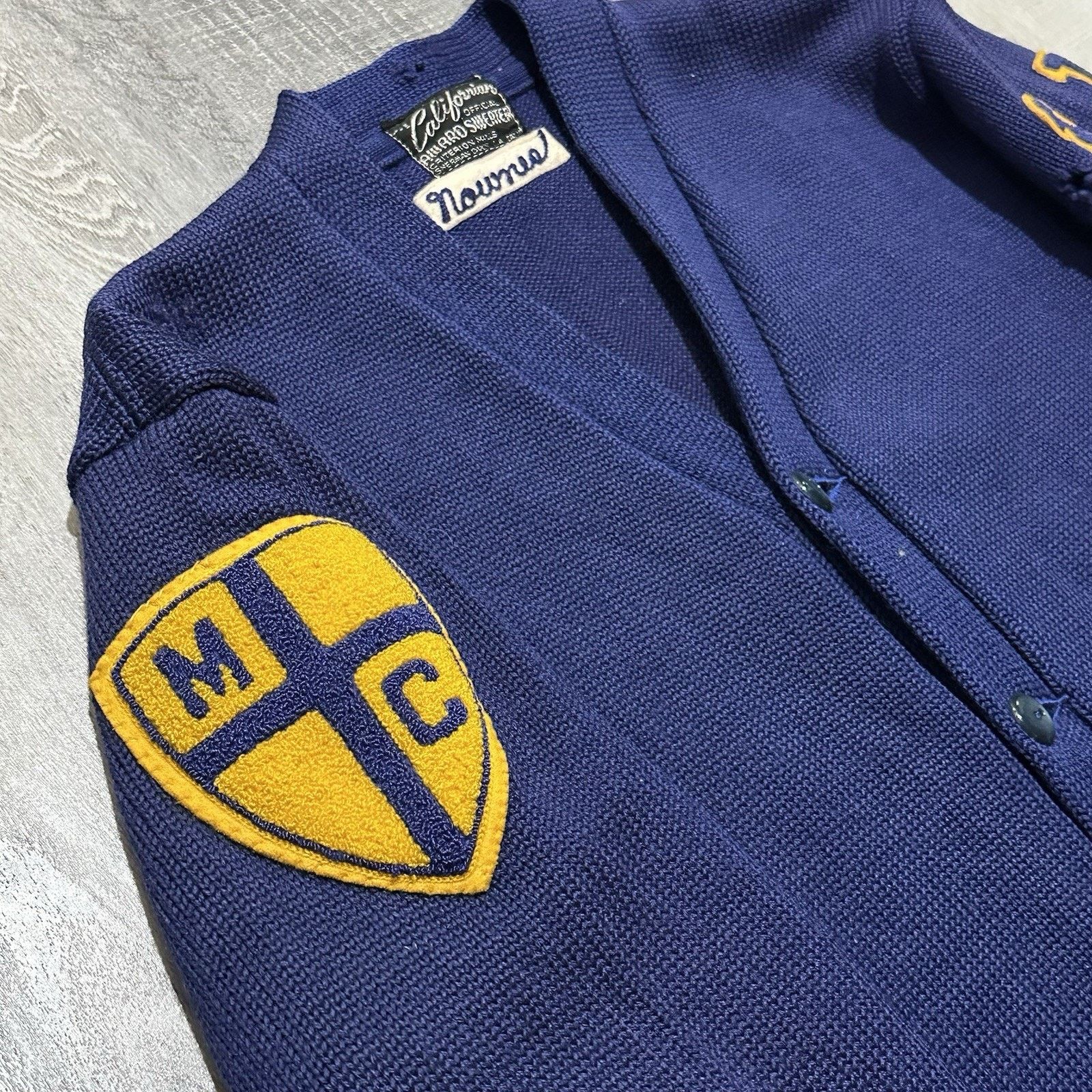 Vintage VTG Notre Dame Men’s Medium Criterion Mills Cardigan Sweater Size US M / EU 48-50 / 2 - 4 Thumbnail