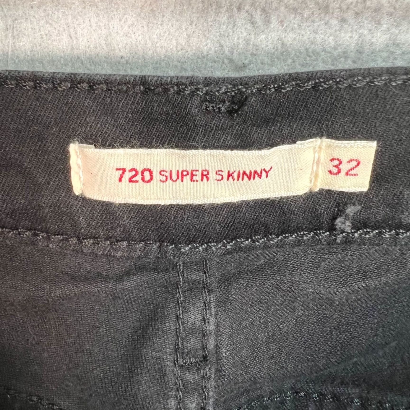 Levi's VINTAGE Levi's 720 Super Skinny Black Distressed Jeans Size 32 Dark Wash Denim Womens Jeans Skinny 32 Black 90s? Size 24" / US 00 / IT 34 - 3 Thumbnail