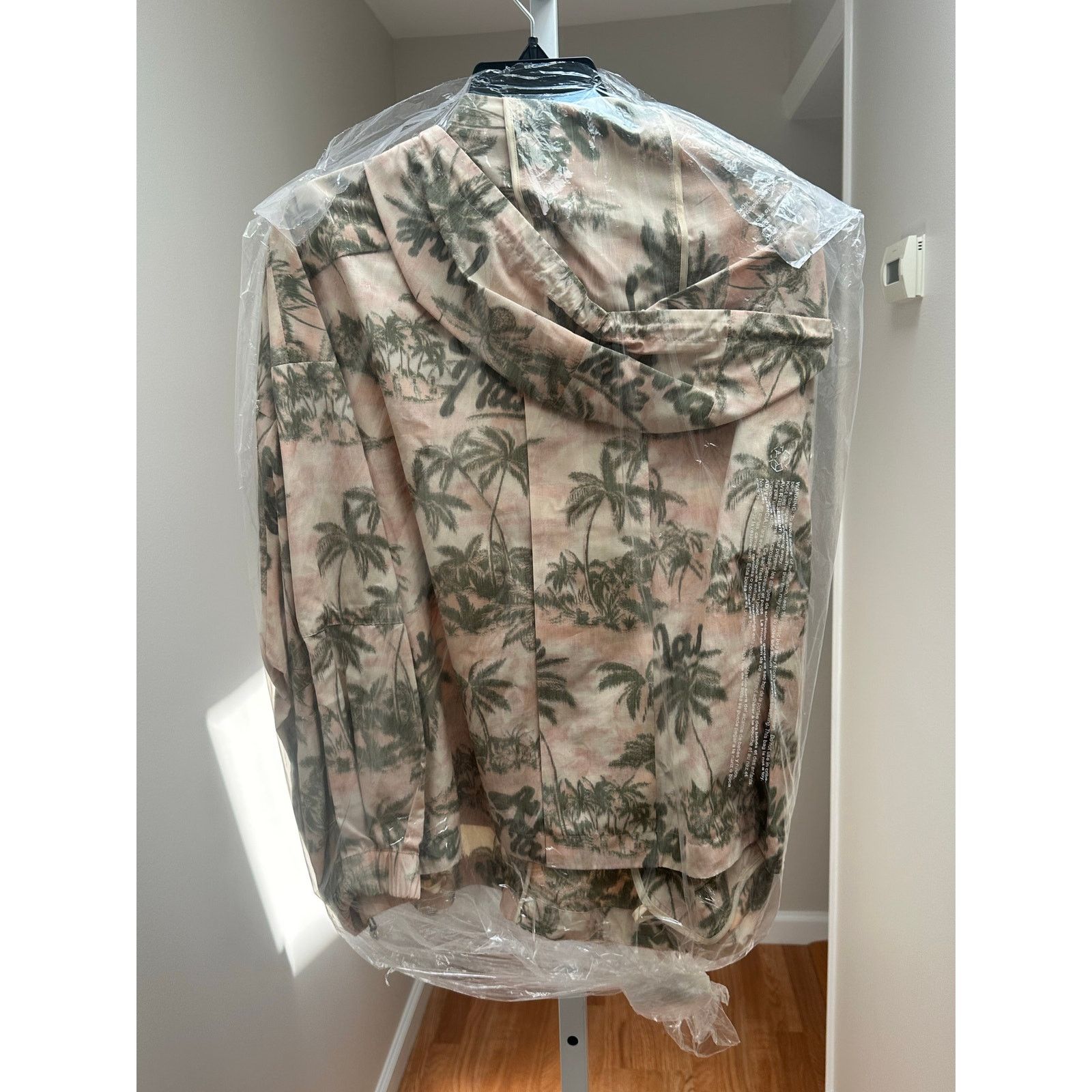 Maje NEW Maje Palm Tree Print Jacket size 40/ Large Size L / US 10 / IT 46 - 6 Thumbnail