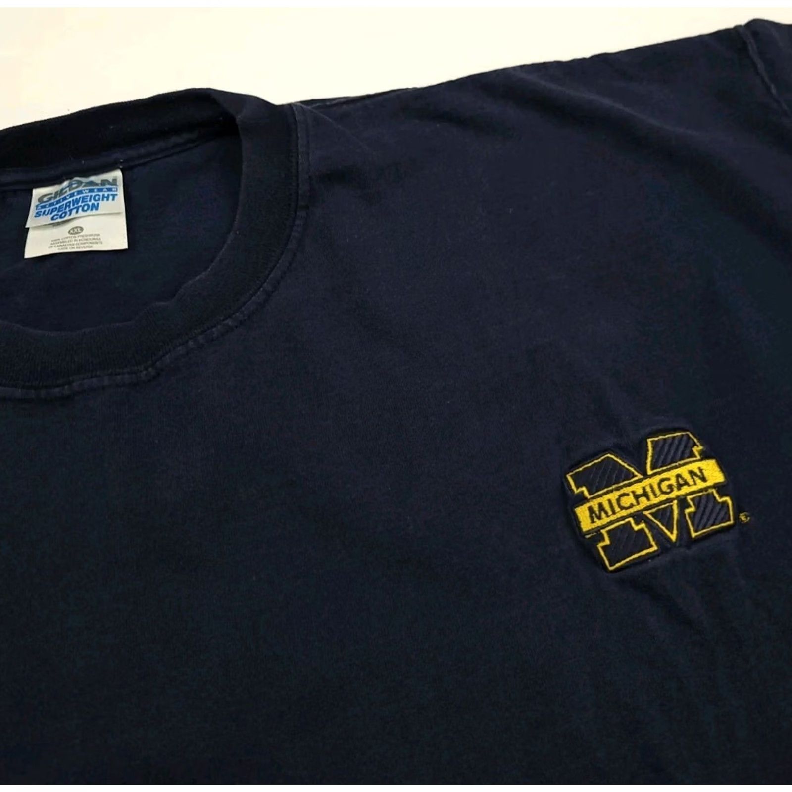 Gildan VINTAGE University Michigan Wolverines T Shirt XXL Y2k Logo Heavyweight Thick M Size US XXL / EU 58 / 5 - 3 Thumbnail