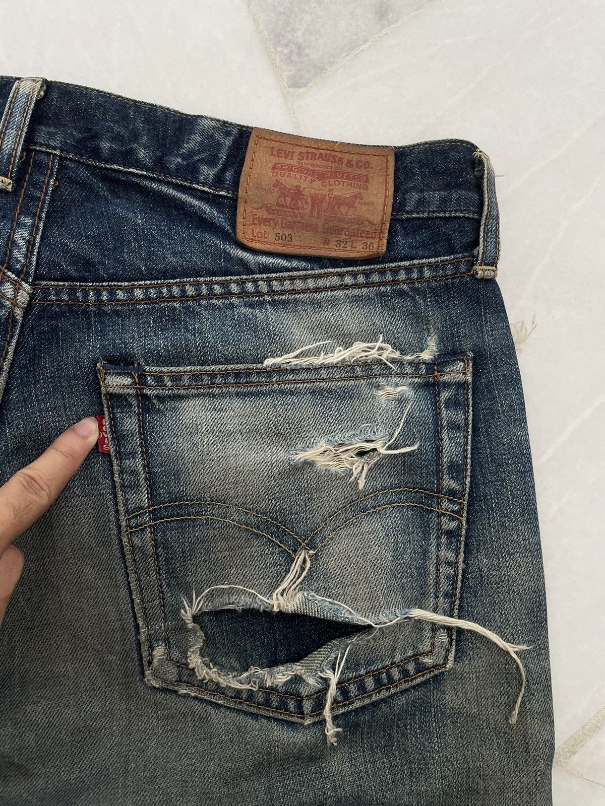Levi's × Vintage VINTAGE 90s LEVIS THRASHED & DISTRESSED JEANS Size US 31 - 9 Thumbnail