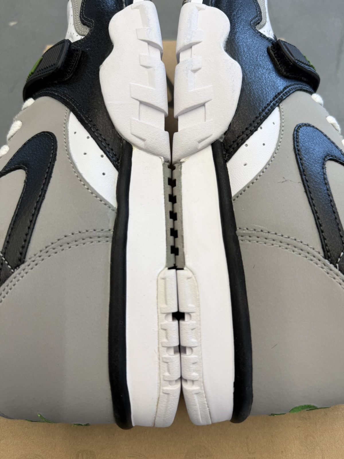 Nike 2012 Nike Air Trainer 1 Chlorophyll Size US 9 / EU 42 - 4 Thumbnail