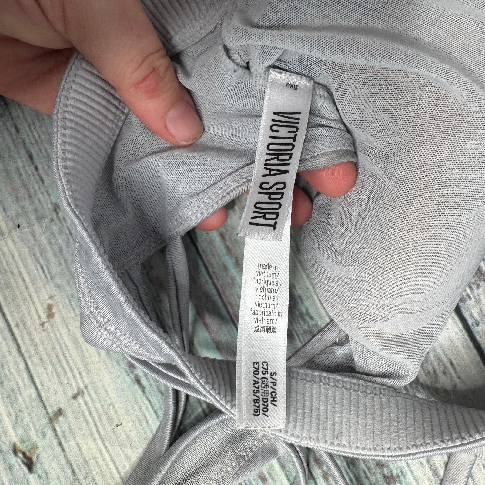 Victoria's Secret Victoria's Secret Sport Criss Cross Sports bra Grey Sm Size S / US 4 / IT 40 - 3 Thumbnail