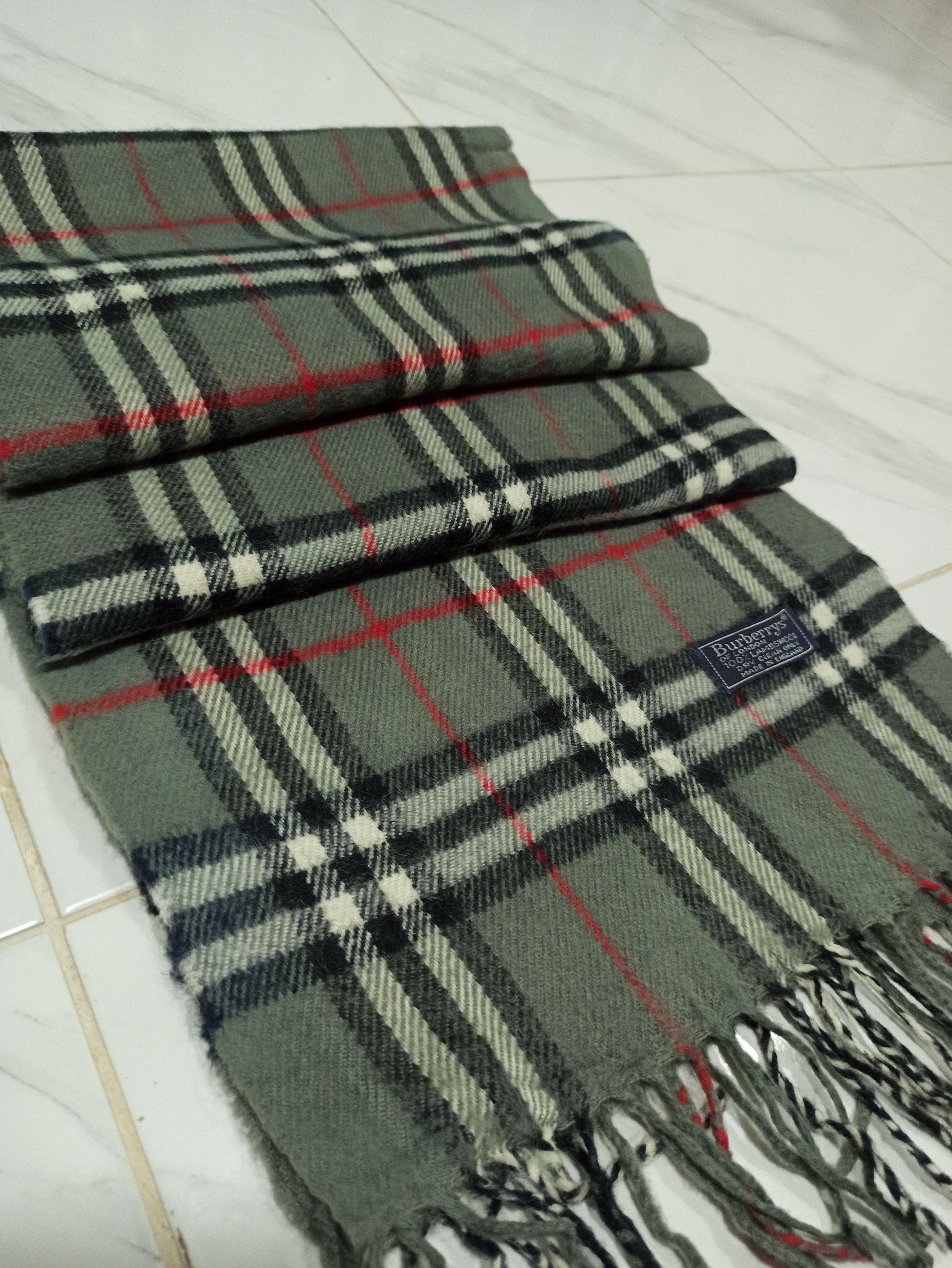 Burberry Burberry Scarf / Muffler / Neckwear Size ONE SIZE - 2 Thumbnail