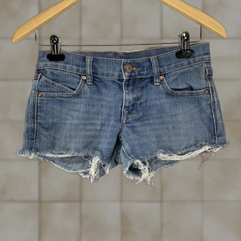 Old Navy Old Navy The Diva Shorts Women's 0 Blue Denim 29in 2in Inseam Flat Front Zip 5-Pocket Stretch Bohemian Casual Summer Festival Beach Vibes Size 25" / US 0 / IT 36 - 1 Thumbnail