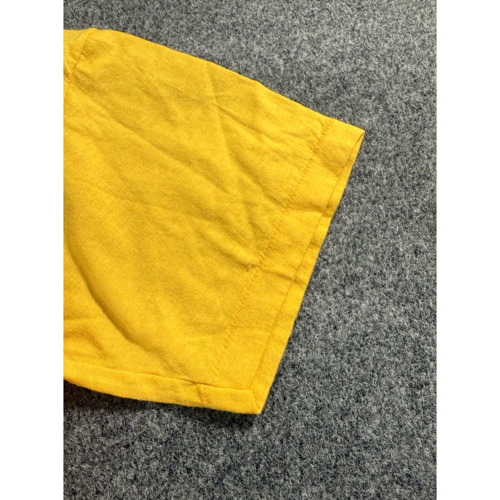 Vintage VINTAGE Nelson Mandela Shirt Mens L Yellow 1990s USA 90s T-Shirt Size US L / EU 52-54 / 3 - 7 Thumbnail
