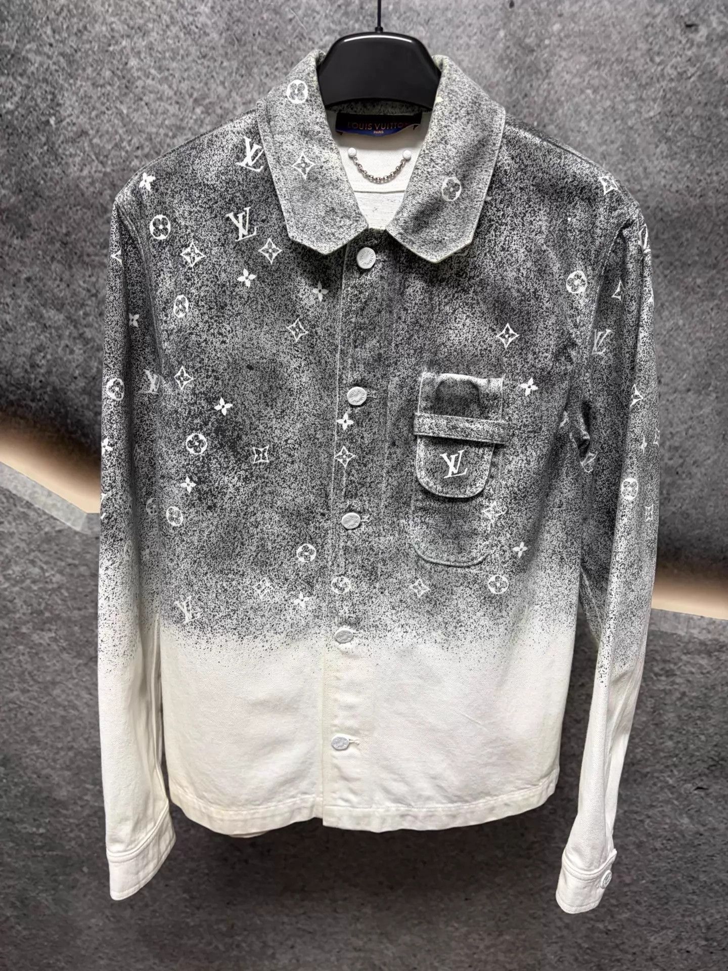 Louis Vuitton Multi Gradient Print Long Sleeve Button-Up Shirt Size US M / EU 48-50 / 2 - 1 Thumbnail