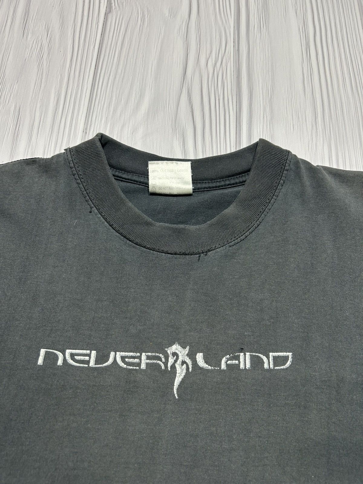 Vintage Vintage Y2K Never Land Tribal T-Shirt Size US S / EU 44-46 / 1 - 7 Thumbnail
