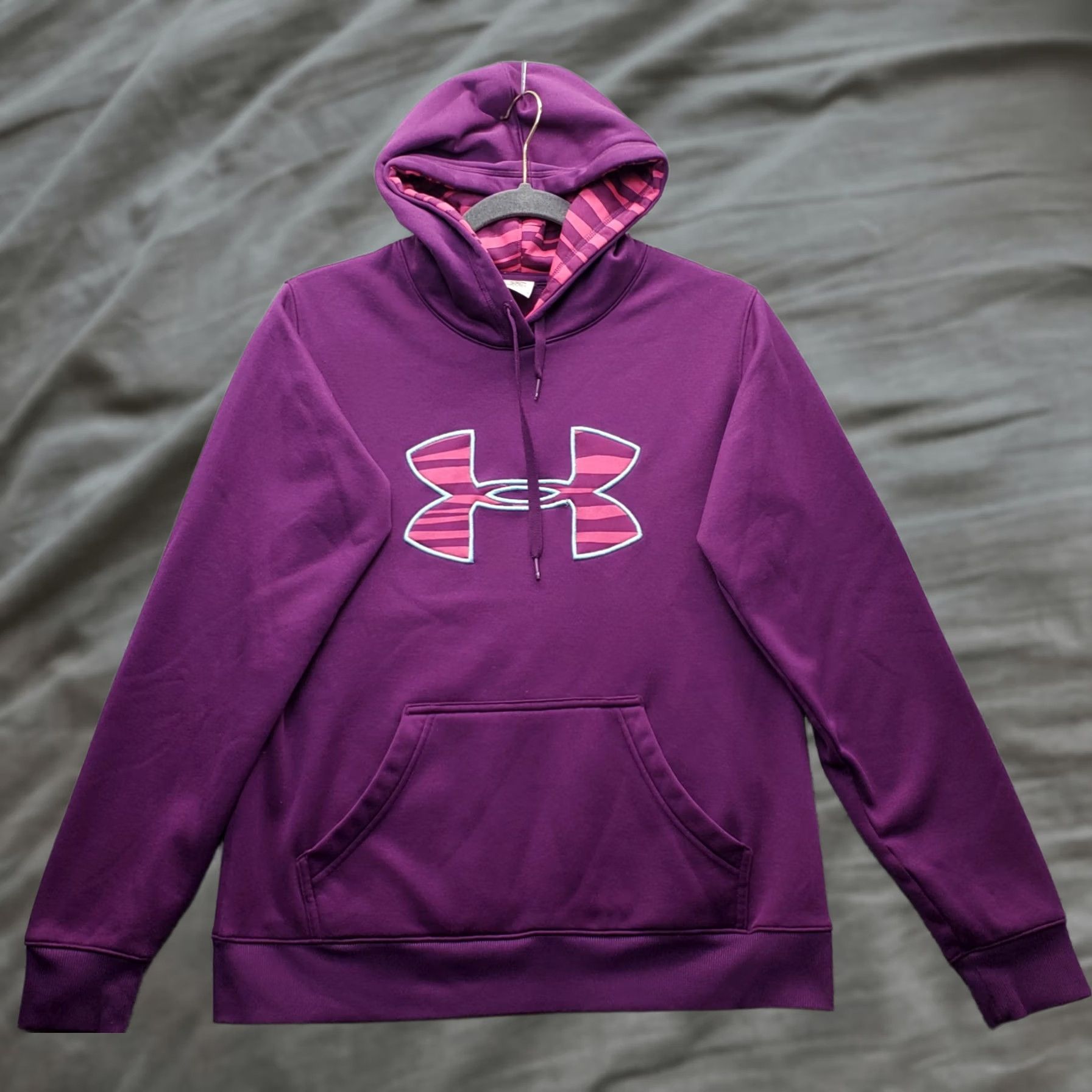 Under Armour Under Armour Women's Hoodie S Purple Pullover Logo Athletic Hooded Lined Pockets 100% Polyester Size S / US 4 / IT 40 - 1 Thumbnail