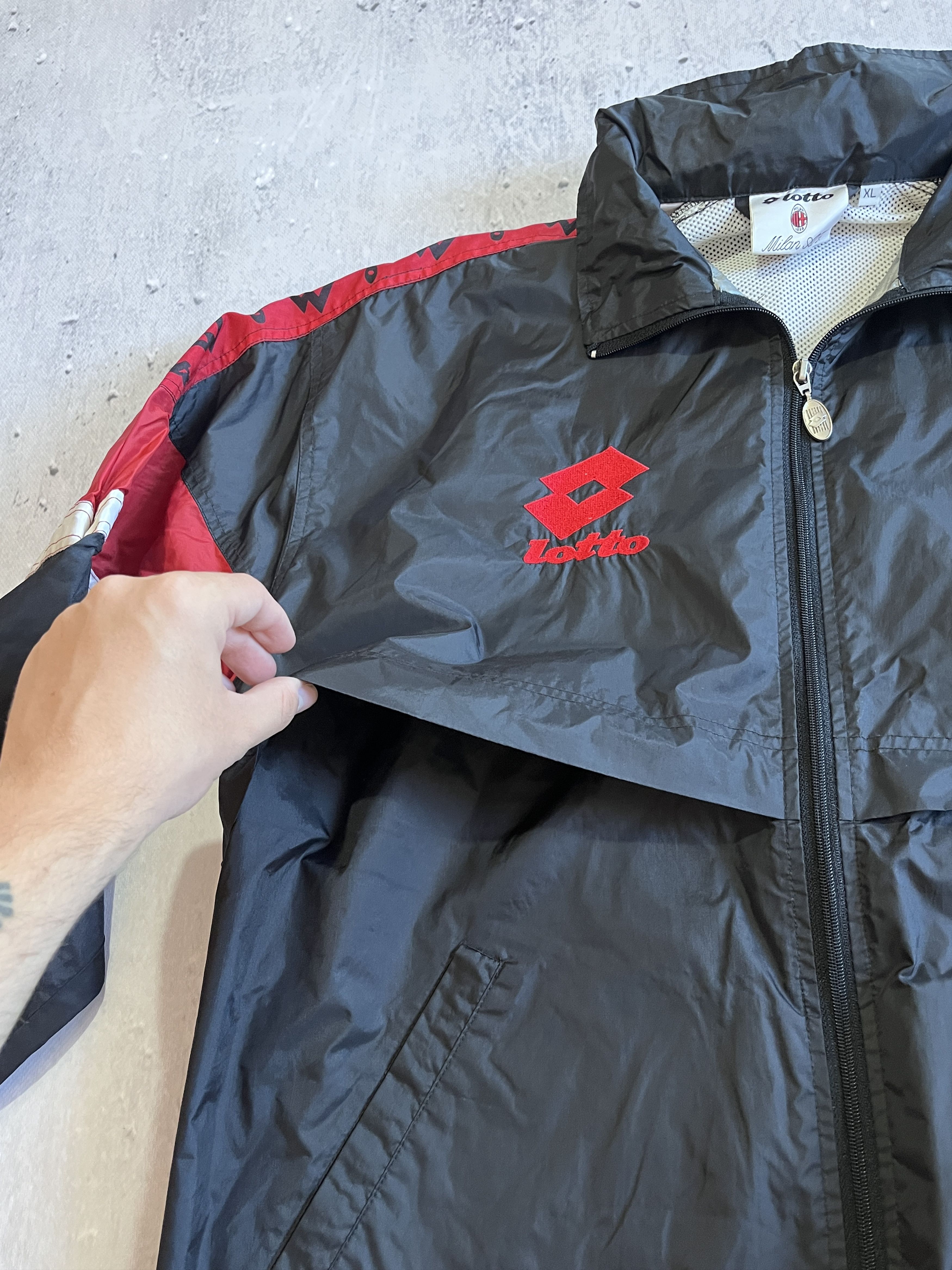 Lotto Sport LOTTO AC MILAN VINTAGE 90S BAGGY WINDBREAKER JACKET Size US XL / EU 56 / 4 - 5 Thumbnail