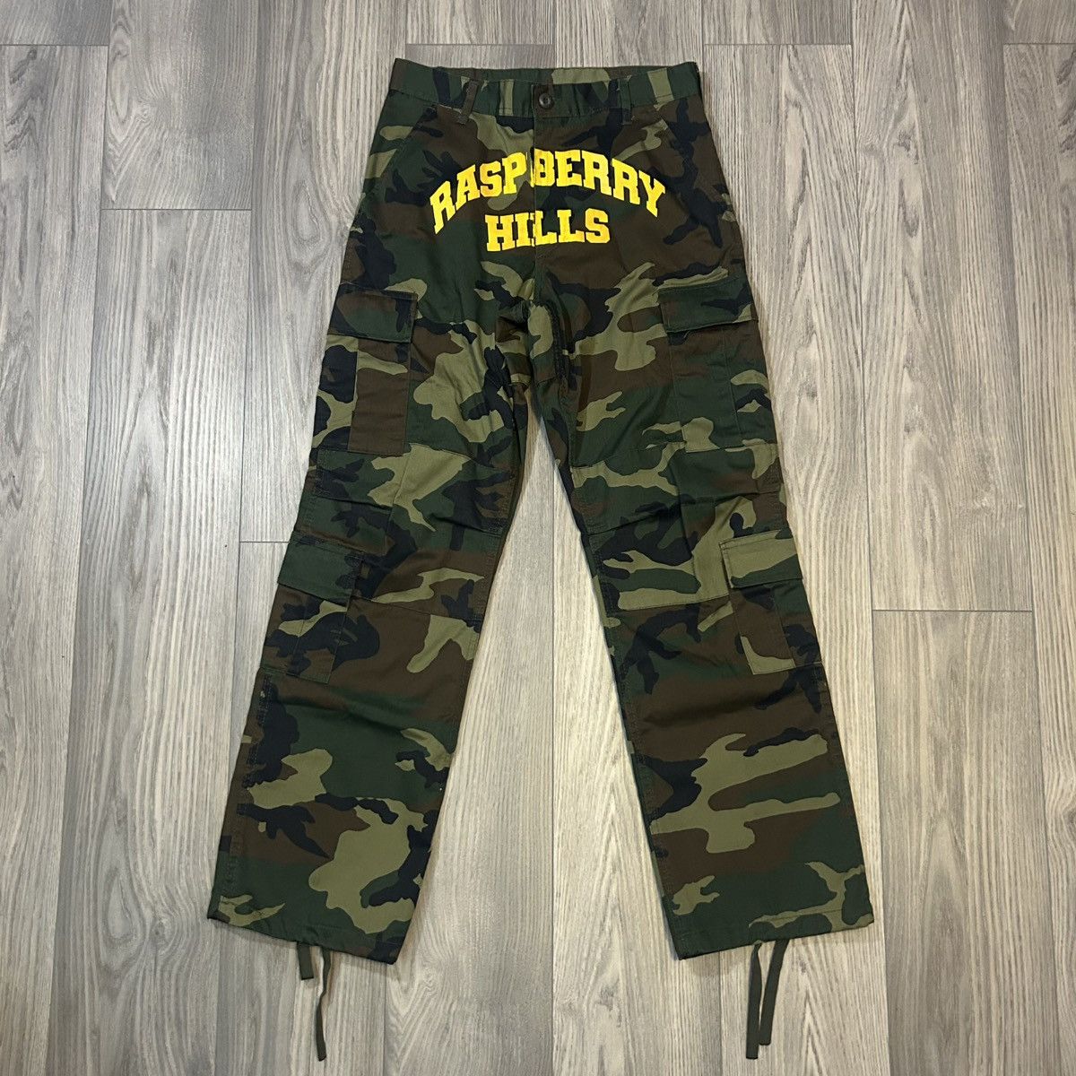 The GV Gallery The GV Gallery Raspberry Hills Camo Cargo Pants Size US 30 / EU 46 - 1 Thumbnail