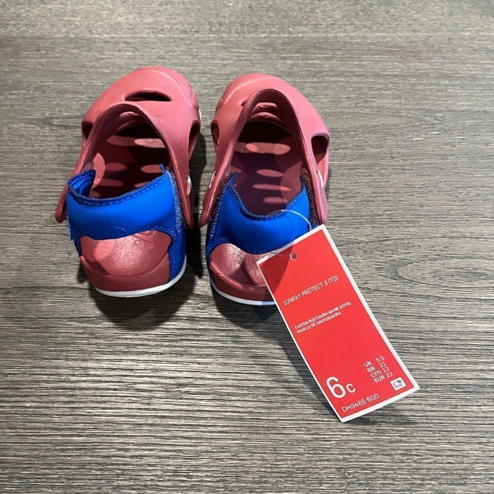 Nike NWT Nike Kids Sunray Protect 3 Slide Sandals - Size 6 Size US 6 / EU 39 - 3 Thumbnail