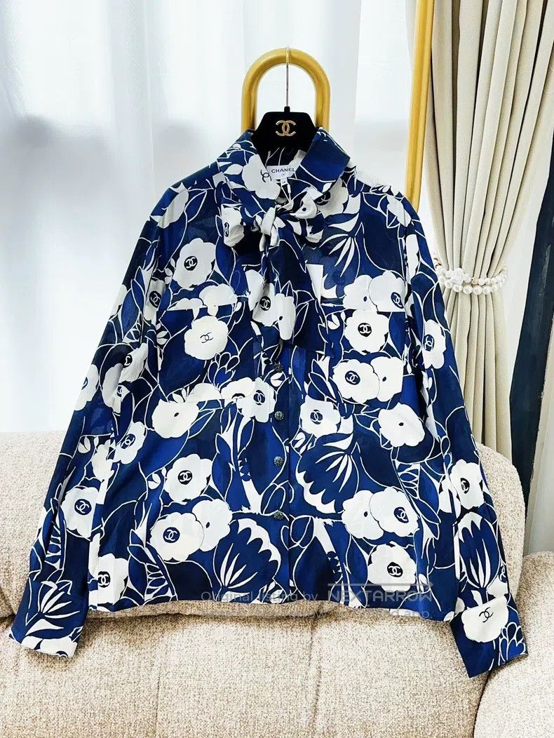 Chanel Chanel White camellia silk streamer shirt Size XS / US 0-2 / IT 36-38 - 1 Thumbnail