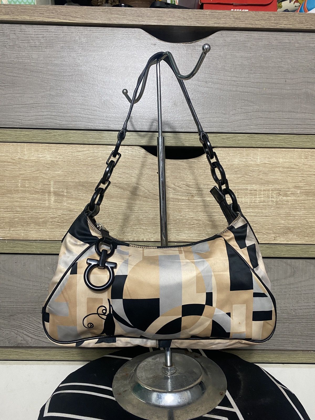 Salvatore Ferragamo Salfatore Ferragamo Satin Print Shoulder Bag Size ONE SIZE - 2 Thumbnail