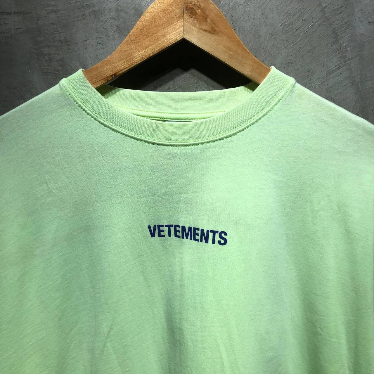Vetements Vetements Logo Label tee Size US XL / EU 56 / 4 - 2 Thumbnail