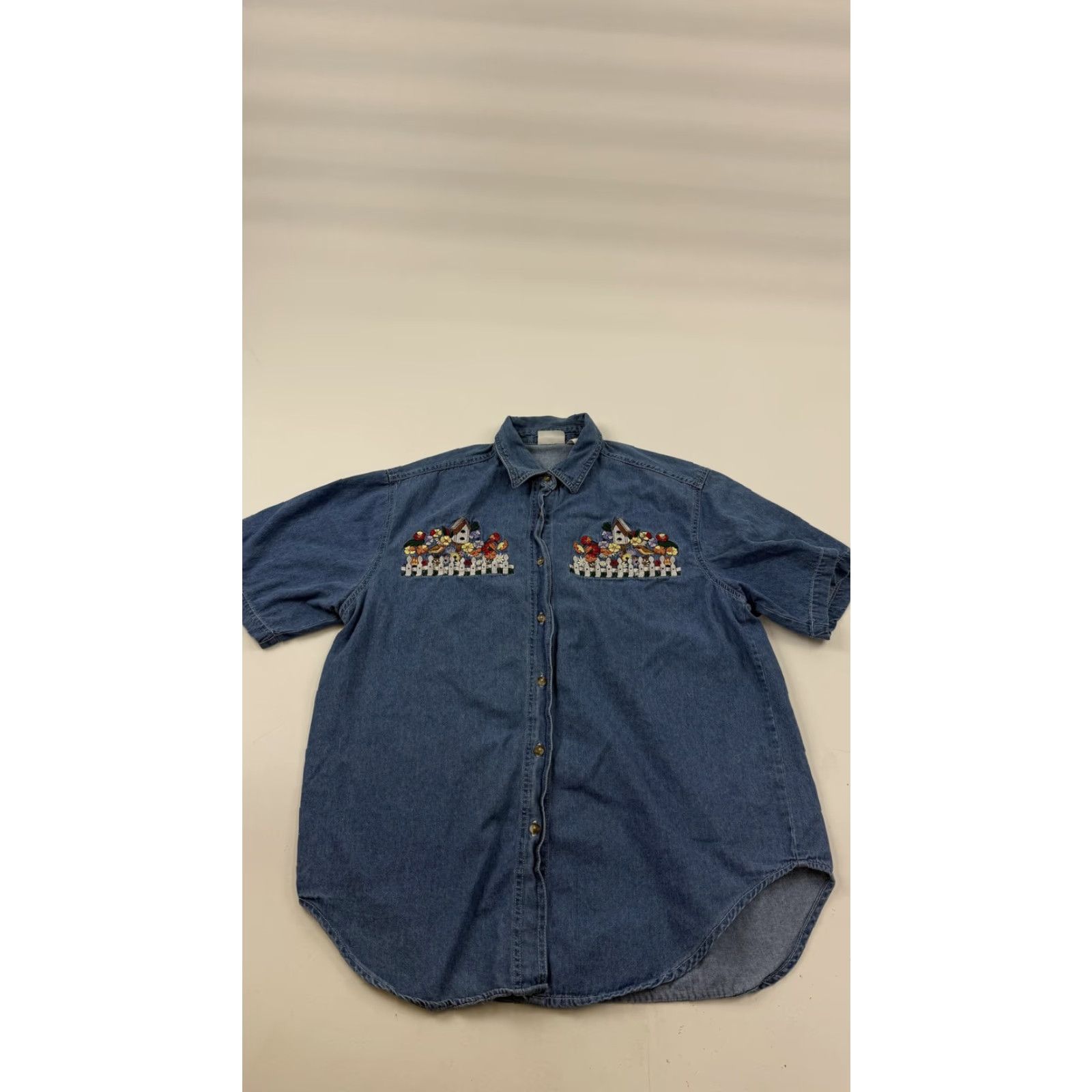 Denime VINTAGE Debbie Green Denim Shirt Womens L Blue Floral Embroidered Birdhouse 90s Shirt Womens Large Embroidered Birdhouse Floral 90s Size L / US 10 / IT 46 - 2 Thumbnail