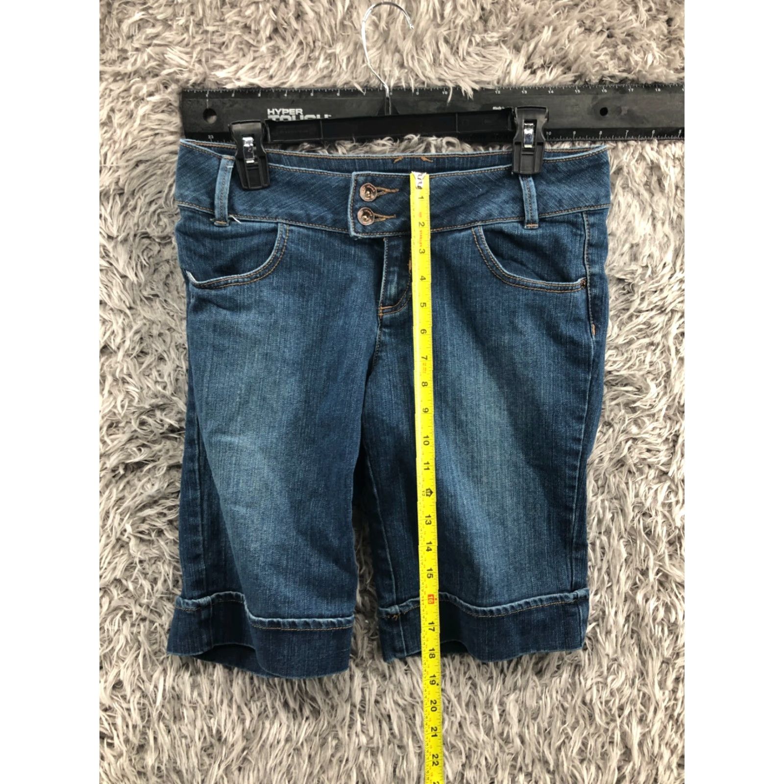 DKNY DKNY Bermuda Shorts Womens Size 6 Mid Rise Medium Wash Blue Size 28" / US 6 / IT 42 - 3 Thumbnail