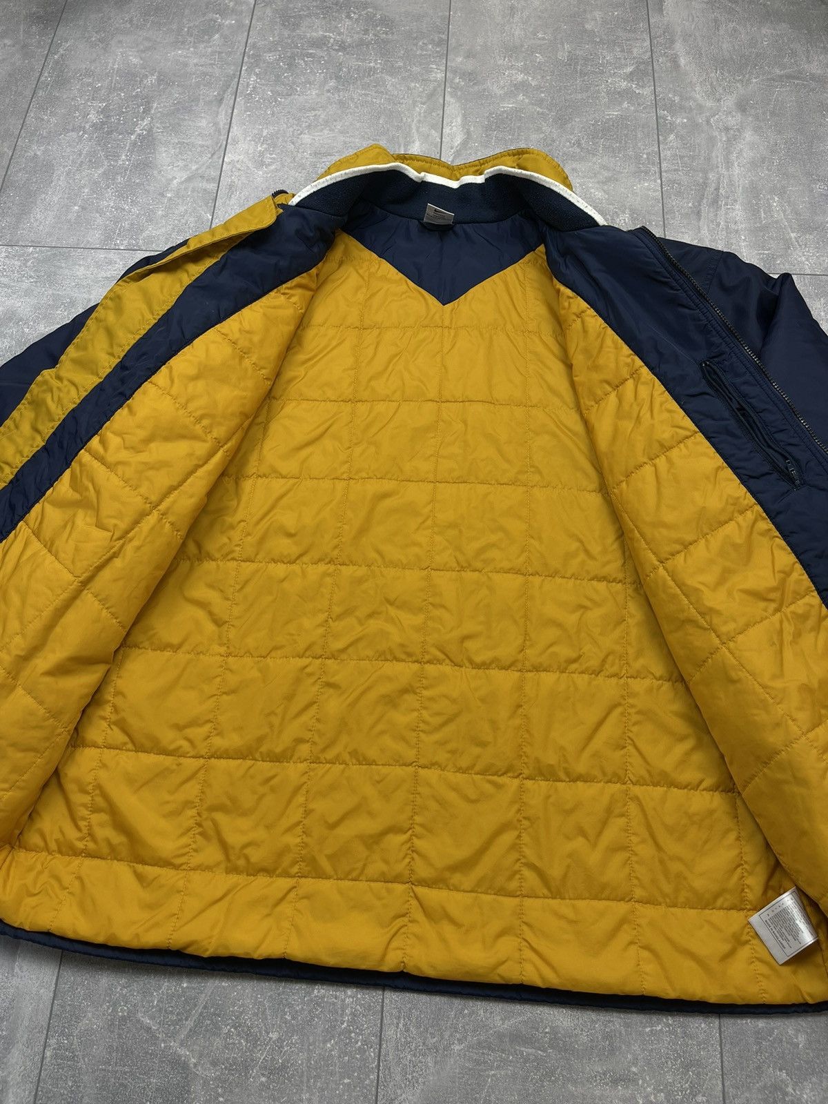 Nike Vintage Nike Puffer Jacket Back Big Logo Size US XL / EU 56 / 4 - 14 Thumbnail