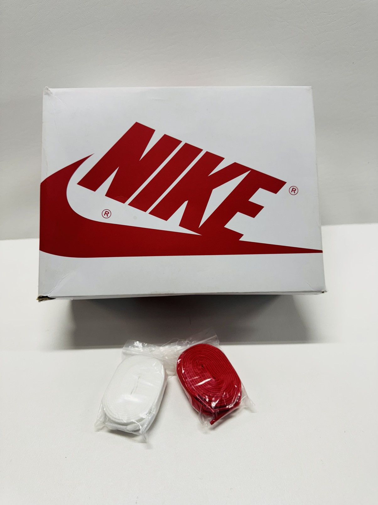 Jordan Brand Air Jordan 1 High OG White/University Red-Black Size US 5 / EU 37 - 7 Thumbnail