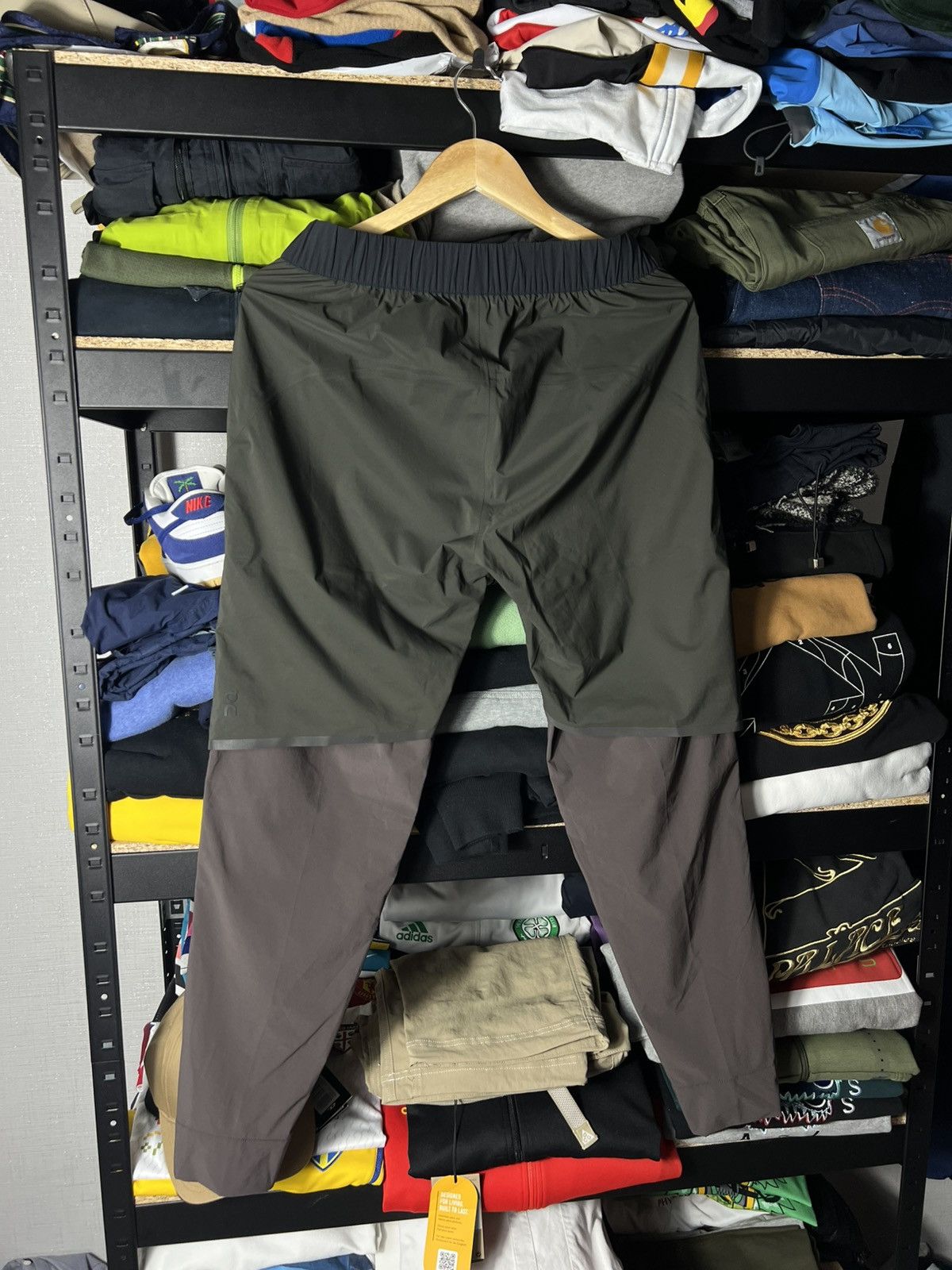 On 🔥 On Clound Women’s Waterproof Pants Olive/Brown Size S Size 27" / US 4 / IT 40 - 2 Thumbnail