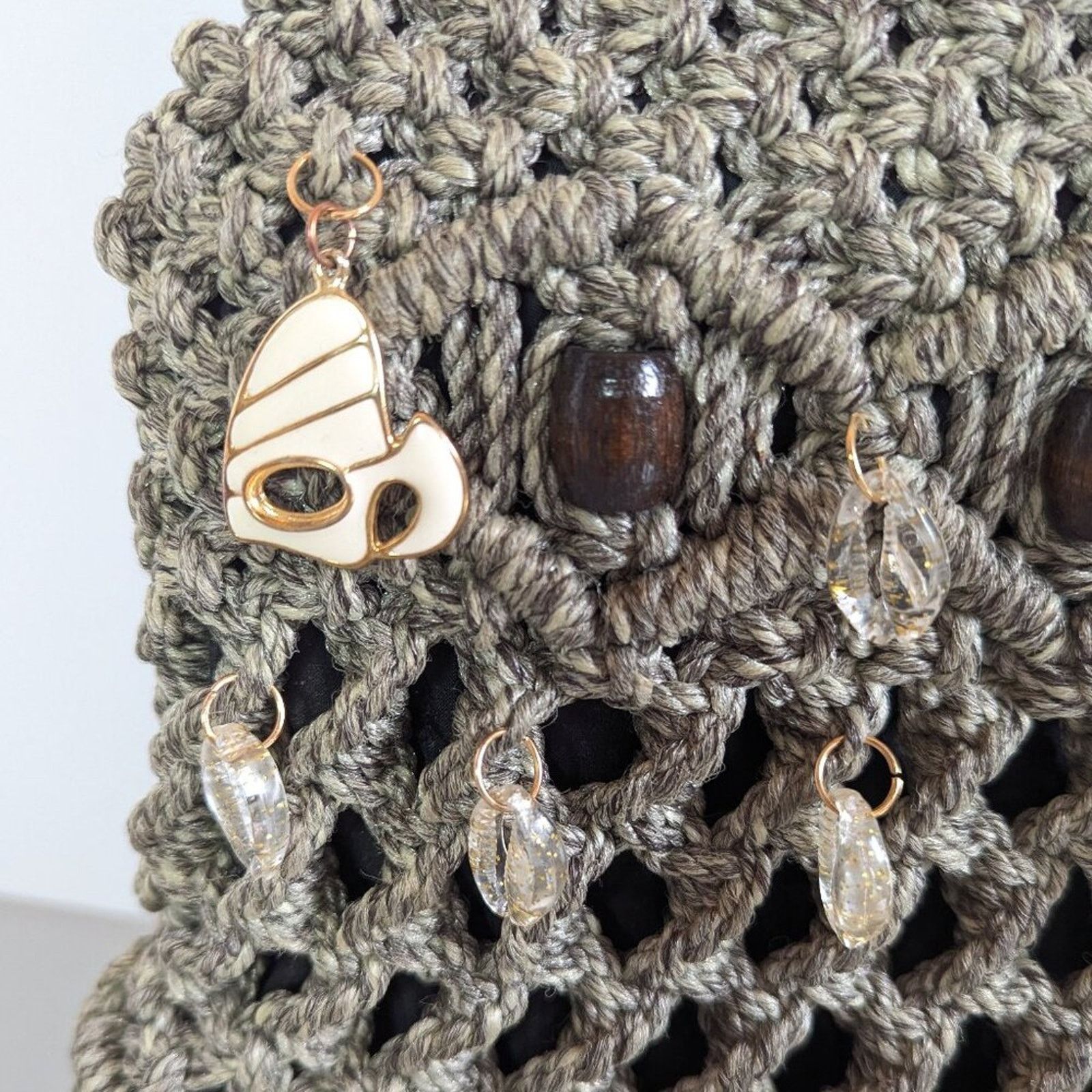 Vintage Vintage Taupe Macrame Bag Upcycled Jewelry Charms Shells Size ONE SIZE - 3 Thumbnail