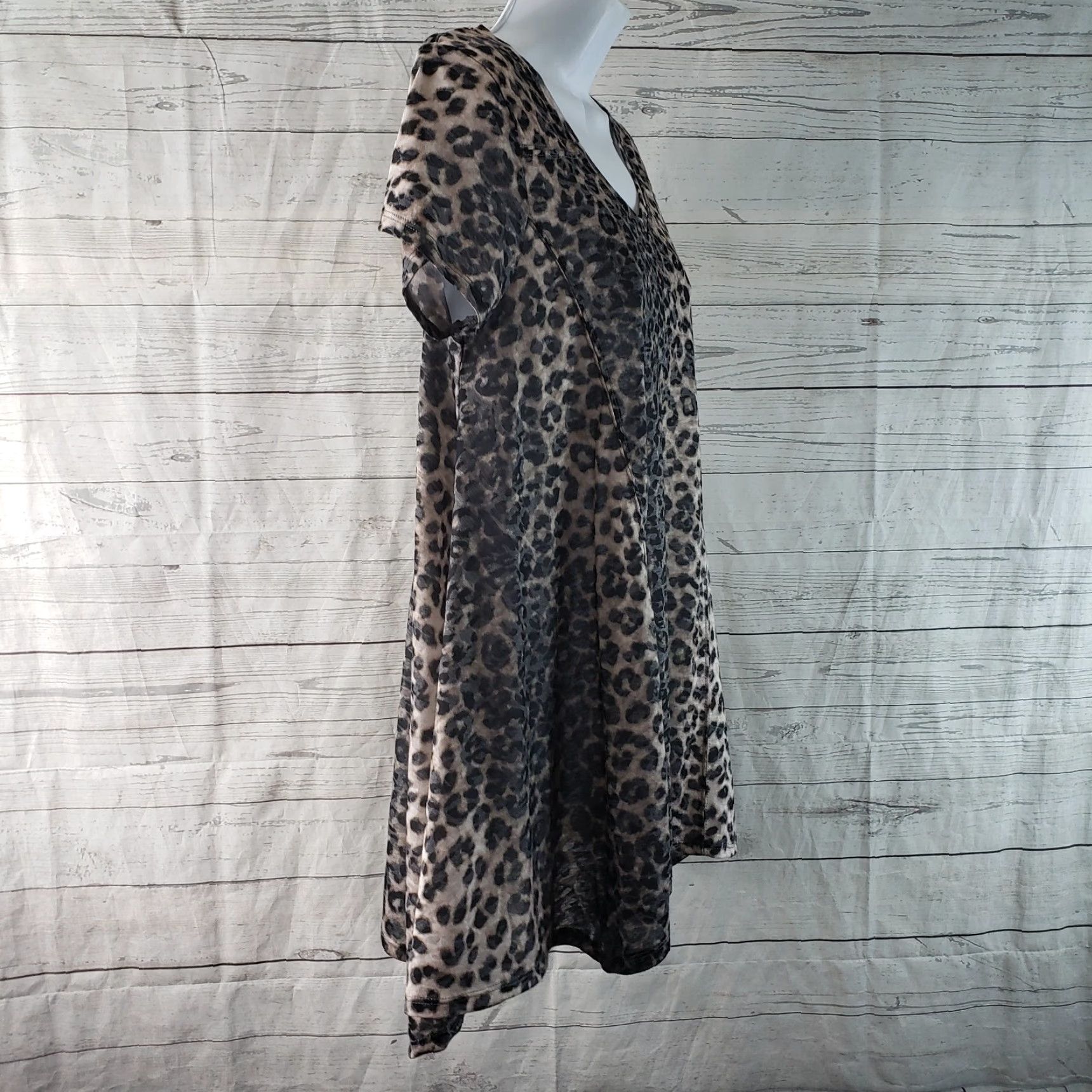 Vintage Chico's Womens Tunic Top Sz Small Black Gray Animal Print Semi Sheer Short Sleeve Blouse V-Neck Pullover Size S / US 4 / IT 40 - 3 Thumbnail