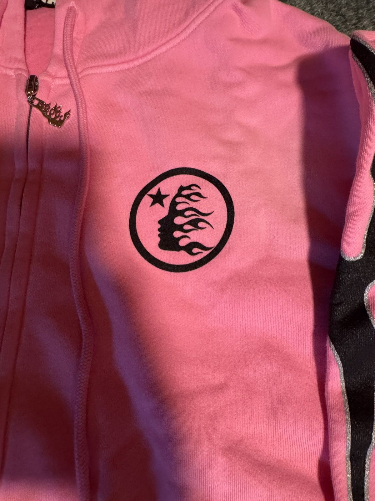 Complex × HELLSTAR Hellstar x Complex Sports Flame Zip-Up ‘Pink’ Size US XL / EU 56 / 4 - 4 Thumbnail