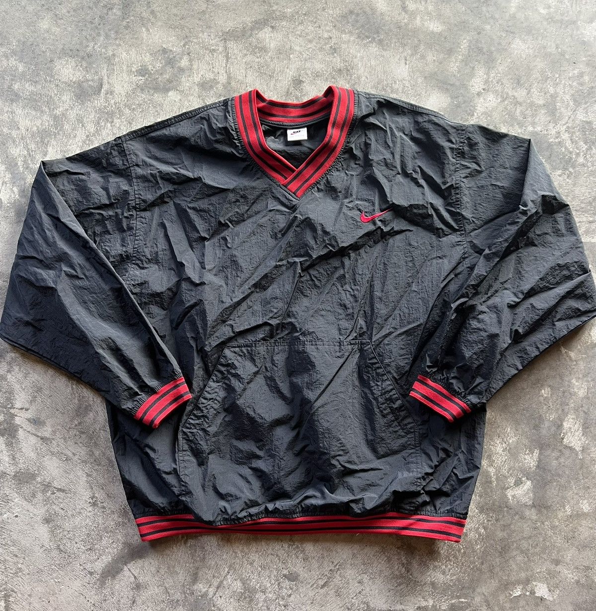 Nike Vintage 90’s Nike Crewneck Windbreaker Black/Red Size US XXL / EU 58 / 5 - 1 Thumbnail