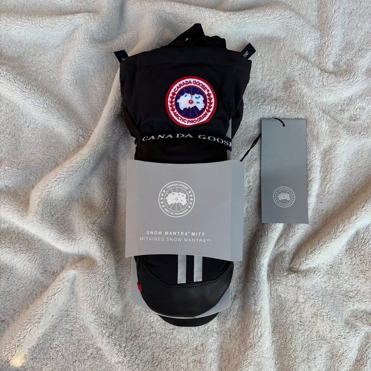 Canada Goose Size S - Canada Goose Classic Badge Black Mittens Size ONE SIZE - 1 Thumbnail