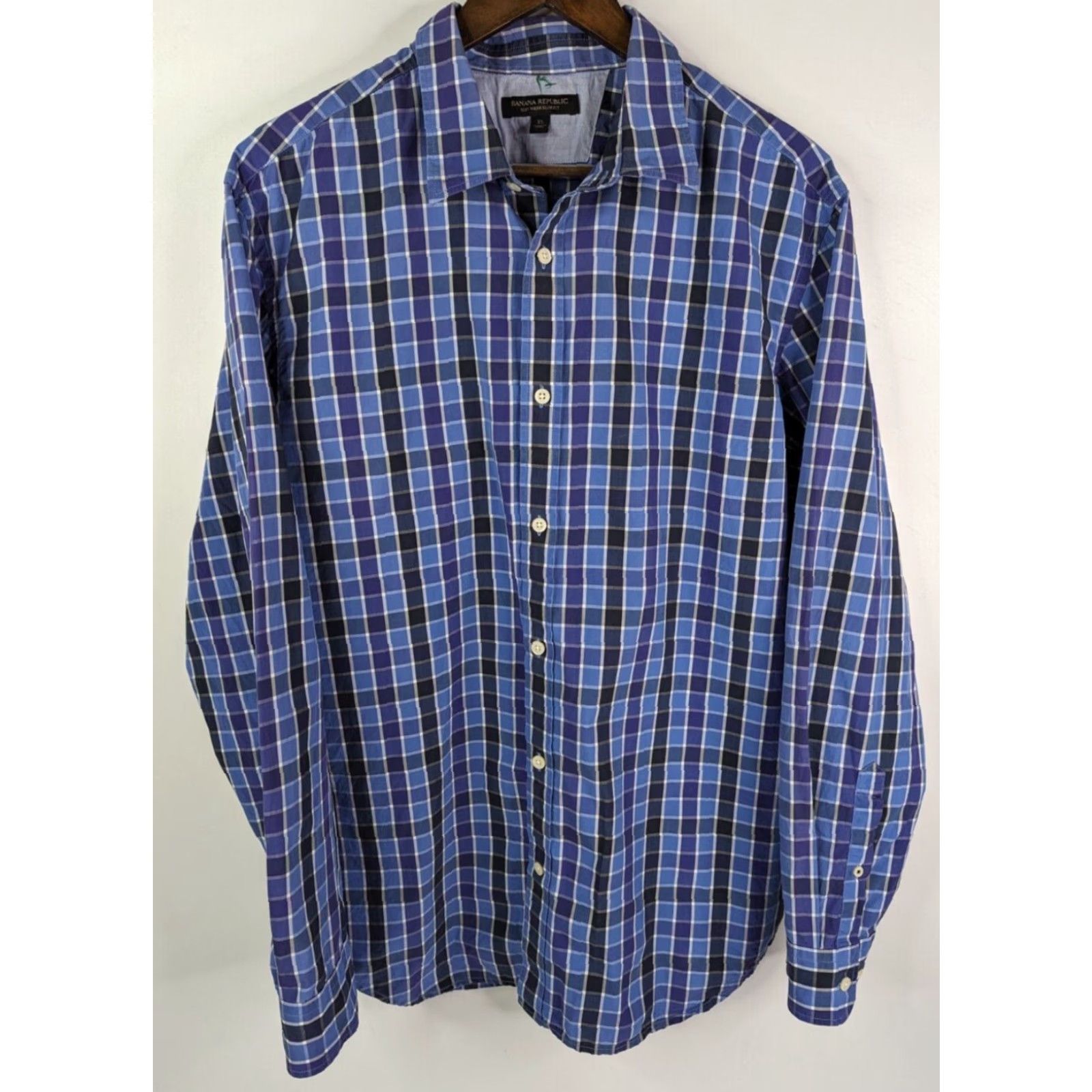 Banana Republic VINTAGE: No Banana Republic Soft Wash Slim Fit Button Shirt Mens XL Blue Plaid (Defect) Button-Up Shirt Mens XL Blue Plaid N/A Size US XL / EU 56 / 4 - 2 Thumbnail