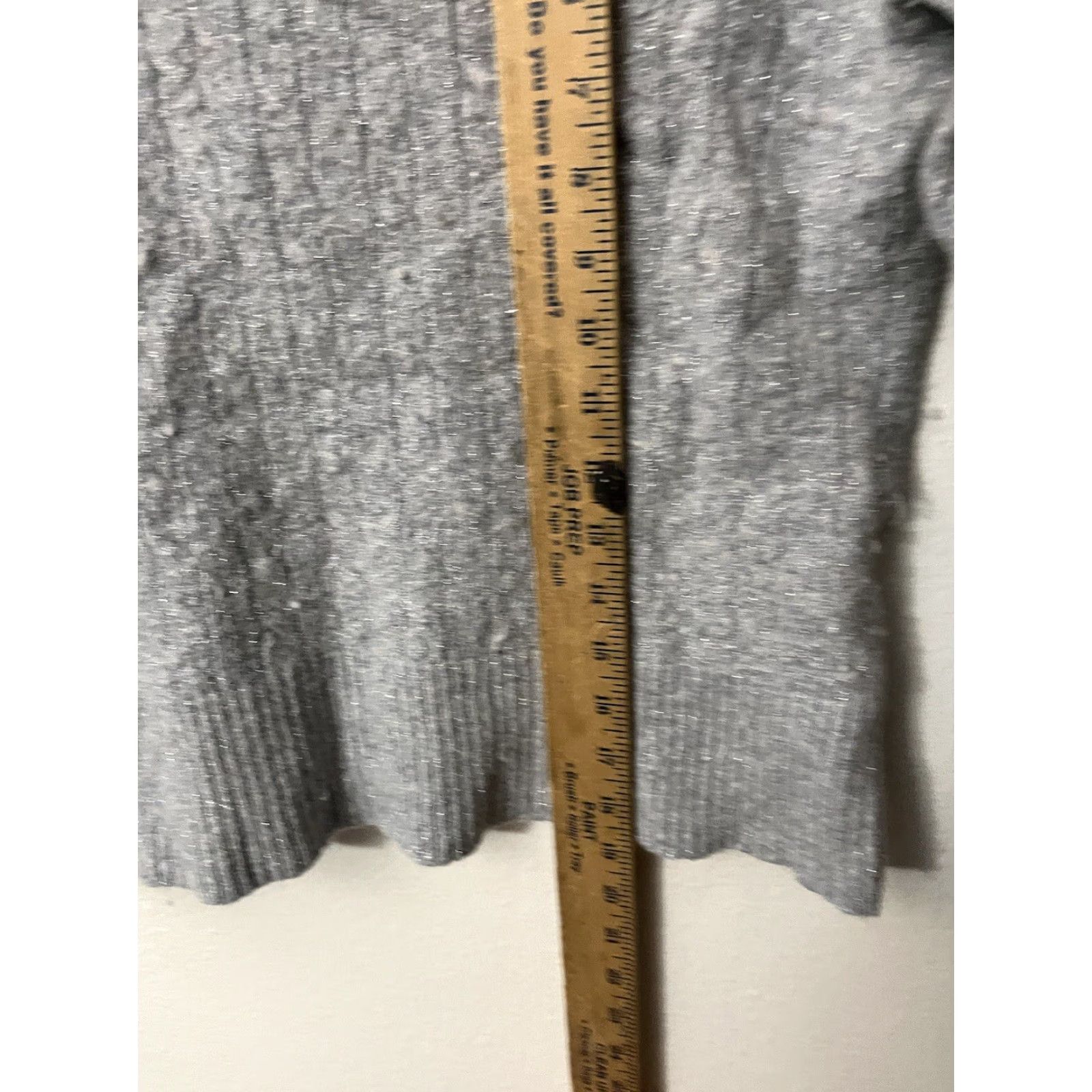 Loft Ann Taylor LOFT Long Sleeve V-neck Sweater Gray Wool Size L Shrunk Women Size L / US 10 / IT 46 - 4 Thumbnail