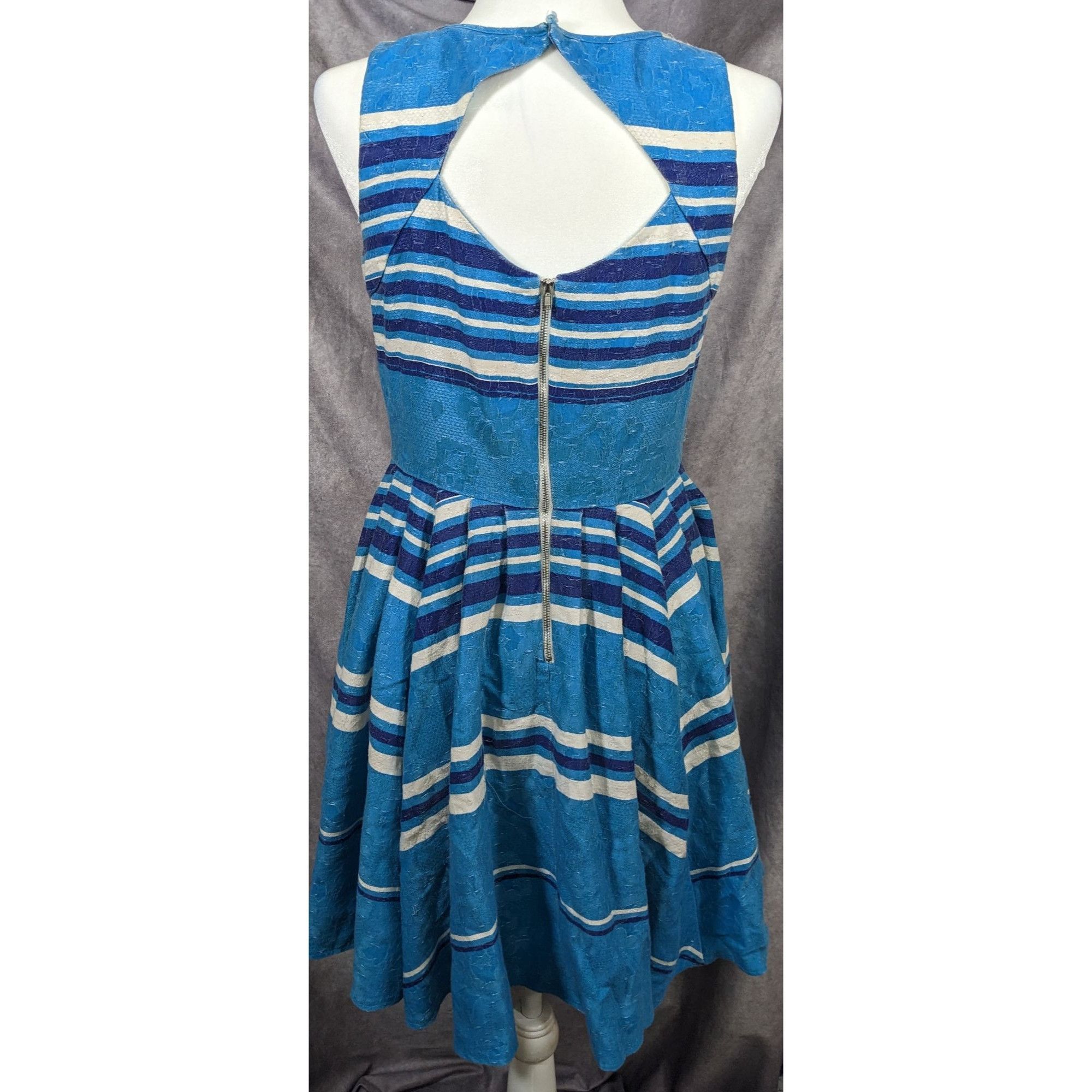 Other Blue And White Striped Sleeveless Dress by Gabby Skye Size M / US 6-8 / IT 42-44 - 6 Thumbnail