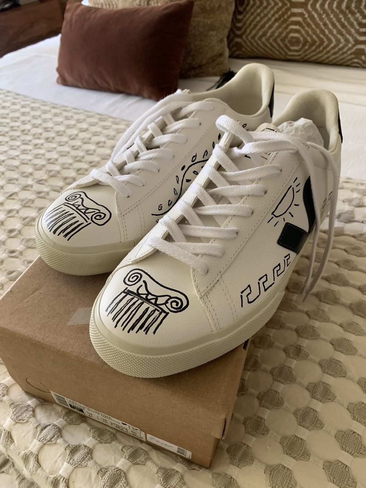 Veja Luke Edward Hall Customized Veja Size US 11 / EU 44 - 1 Thumbnail