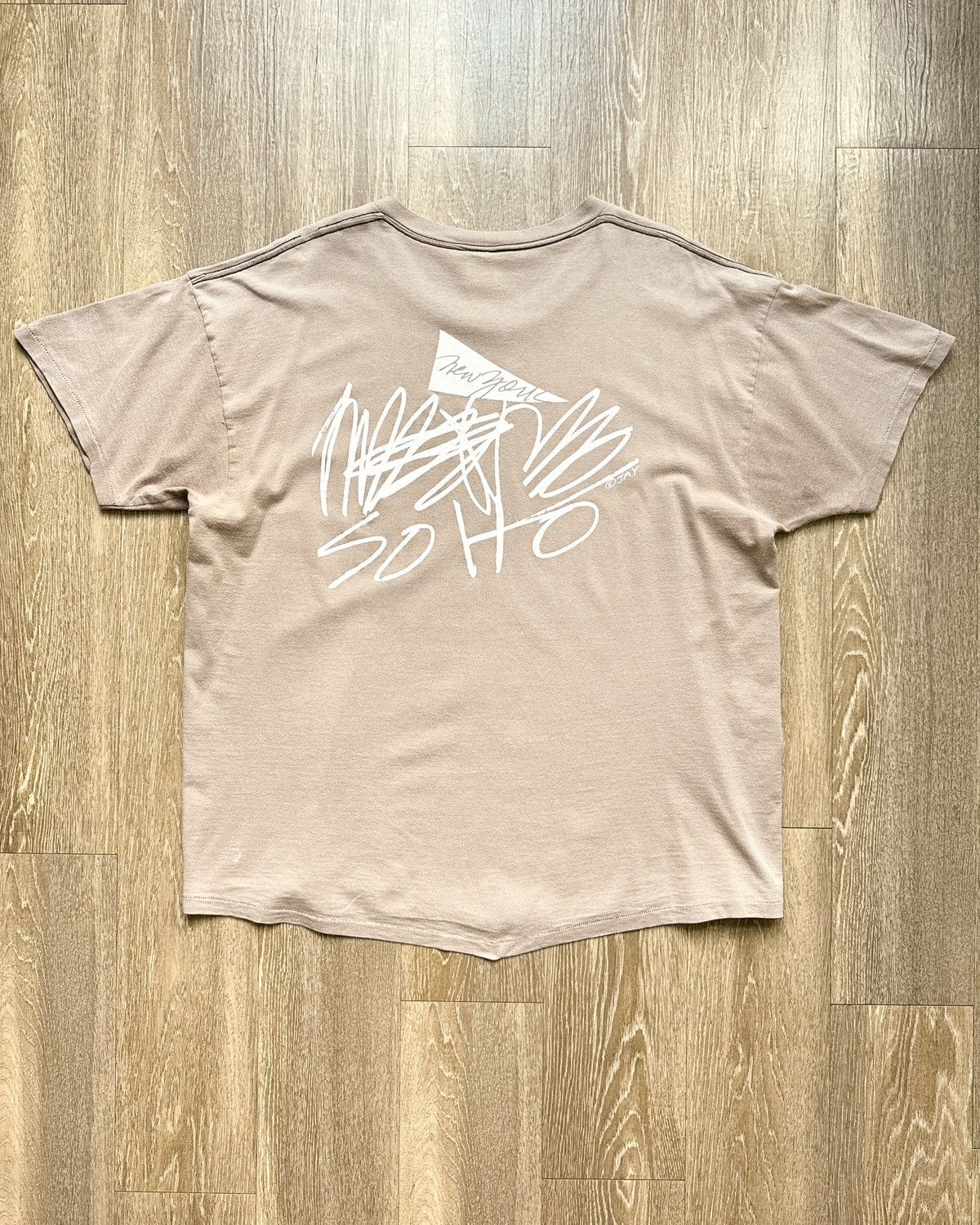 Vintage Vintage 90s SoHo New York Graffiti Graphic T Shirt Sun Faded Size US XL / EU 56 / 4 - 7 Thumbnail