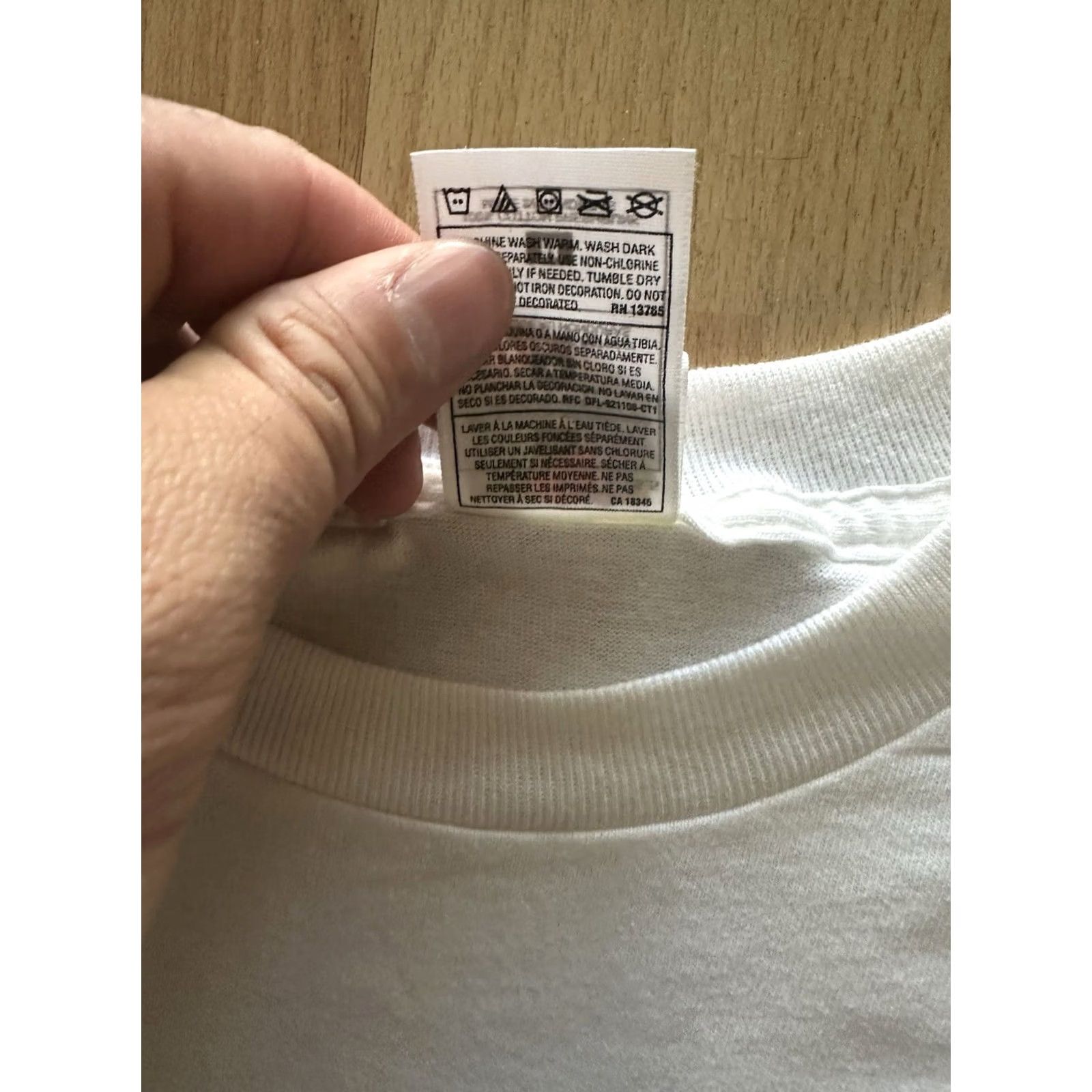 Gildan VINTAGE Z100 Jingle Ball Tee Madison Square Garden Longsleeve NYC Gildan M NWOT Size US M / EU 48-50 / 2 - 6 Thumbnail