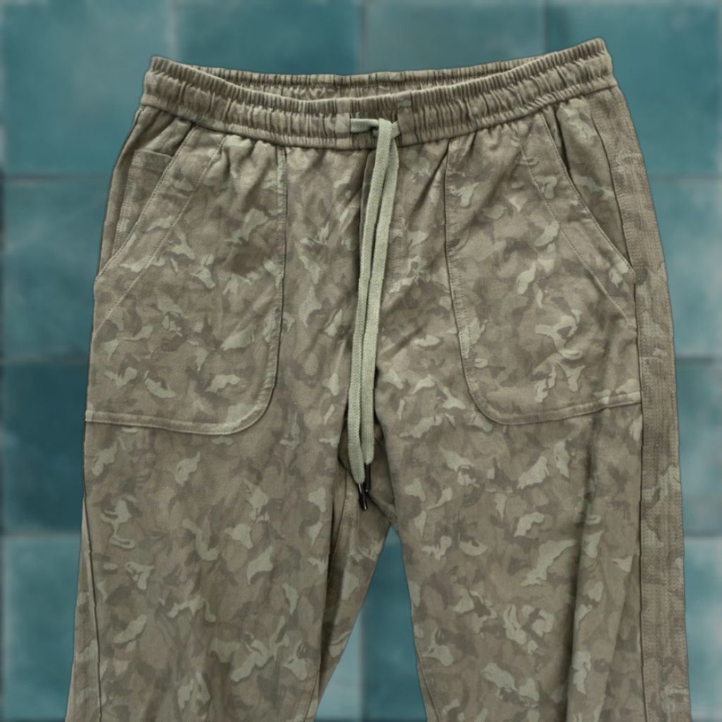 Athleta Athleta Farallon Jogger Women's 6 Green Camouflage Stretch Fabric Pull On Cuffed Jogger Pants Slim Fit Casual Season: All Size 28" / US 6 / IT 42 - 1 Thumbnail