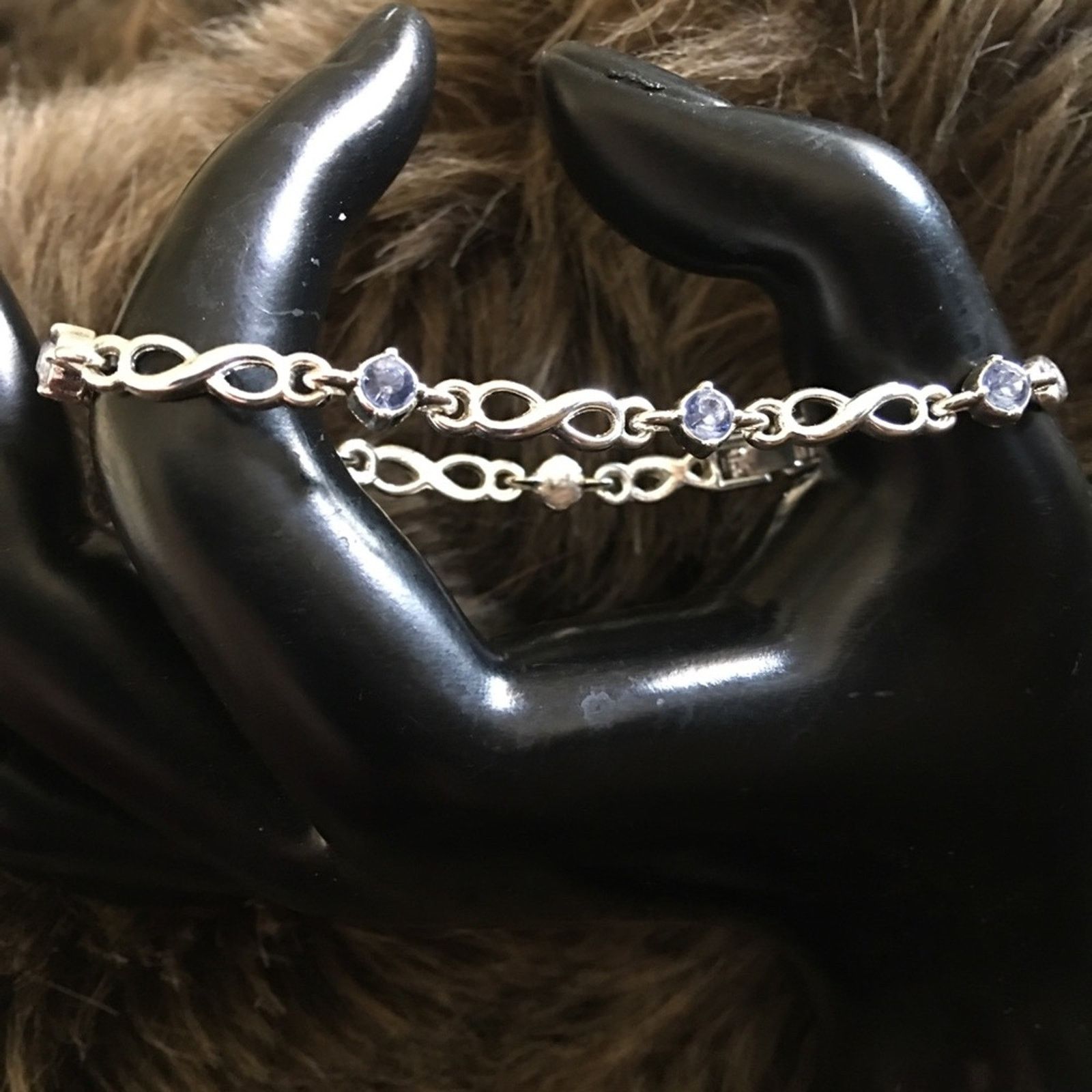 Vintage Vintage Avon silver plated blue crystal bracelet Size ONE SIZE - 1 Thumbnail